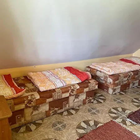 シャレー Eva V Krasnej Dedinke